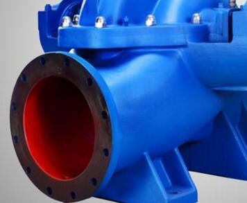 　　雙吸泵裝配填料步驟  　　1、 第一步：先把機(jī)封壓蓋的螺栓擰下來(lái)卸掉，取出兩端的機(jī)封壓蓋。  　　2、 第二步：卸掉泵蓋中開(kāi)面上的全部螺母，用電葫蘆吊起泵蓋。  　　3、 第三步：再用電葫蘆將整個(gè)轉(zhuǎn)子部件吊起，平穩(wěn)放在墊子上。  　　4、 第四步：拆掉軸承體，卸下軸承壓蓋及軸承。(兩端同)  　　5、 第五步：最后拆下機(jī)械密封，再根據(jù)裝機(jī)封壓蓋止口尺寸加工填料壓蓋的配合尺寸。  　　6、 第六步：再裝上兩端的軸承及鎖緊螺母和軸承體。  　　7、 第七步：再將轉(zhuǎn)子部件吊起放入泵體，保持與原來(lái)(拆卸時(shí))的位置一樣。  　　8、 第八步：吊起泵蓋改好，擰緊螺母。  　　9、 第九步：裝填料，將填料裝入原來(lái)安裝機(jī)封的位置，前面兩根填料再放填料環(huán)，后面再放3根填料用填料壓蓋壓緊并用螺母鎖緊即可。裝配完畢